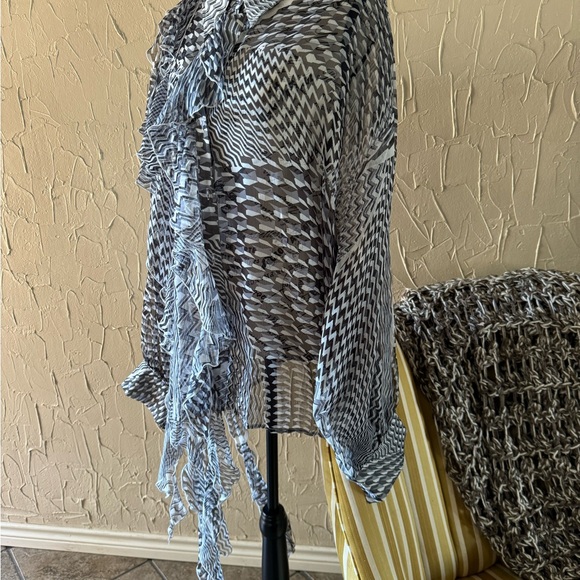 Gently used CQ by CQ Blouse from Neiman’s Last Call - Picture 3 of 3